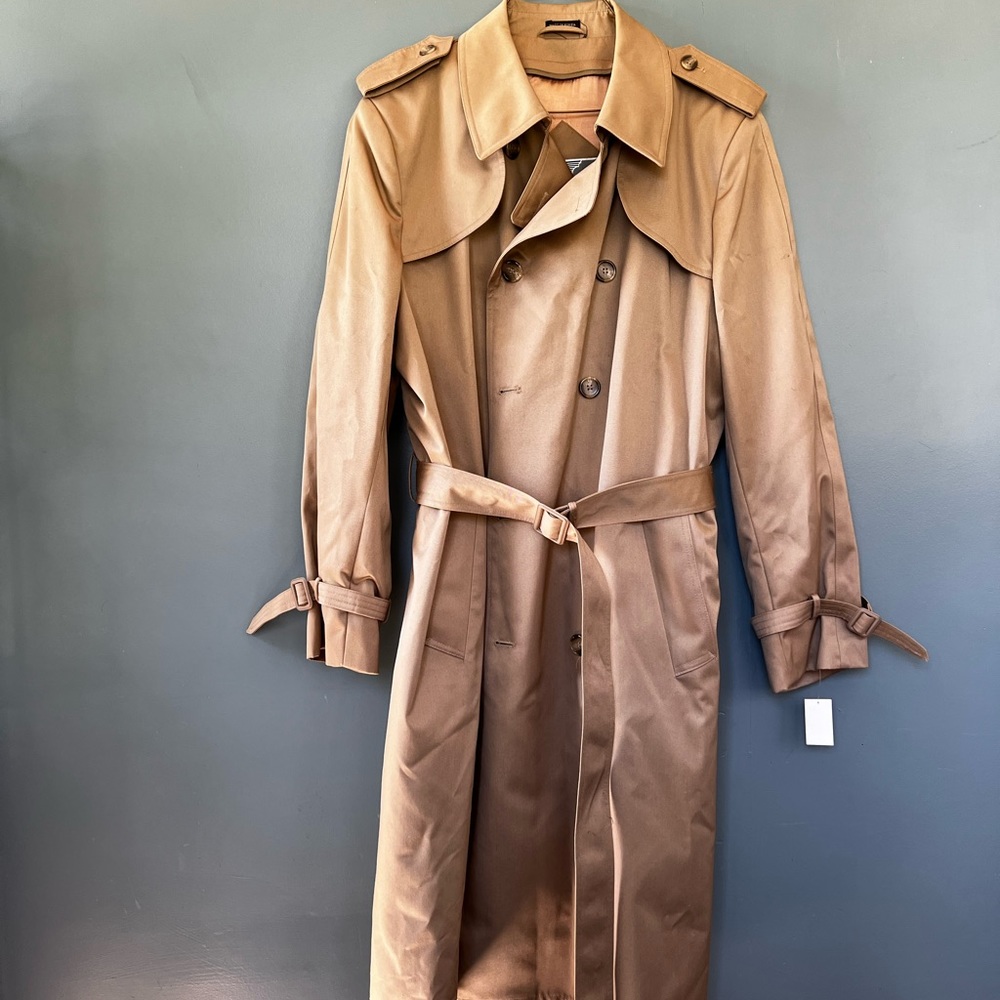 🧥Vintage•Men’s Trench Coat•Khaki•42R•Stormport brand•belted•tortoise buttons🧥